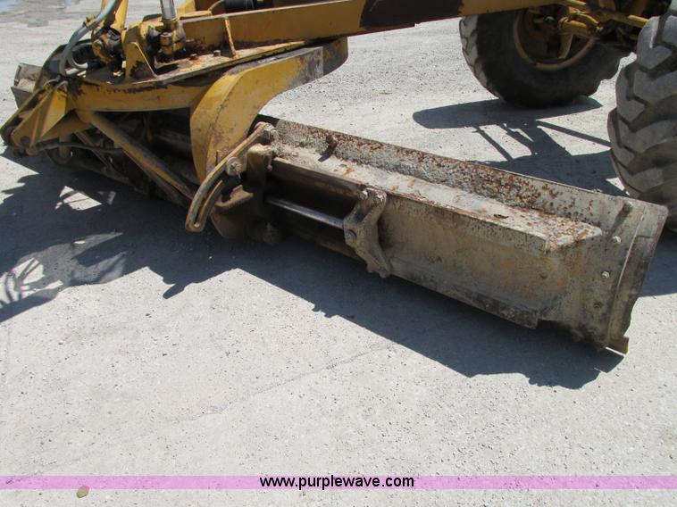image for item R9422 1979 Caterpillar 140G motor grader