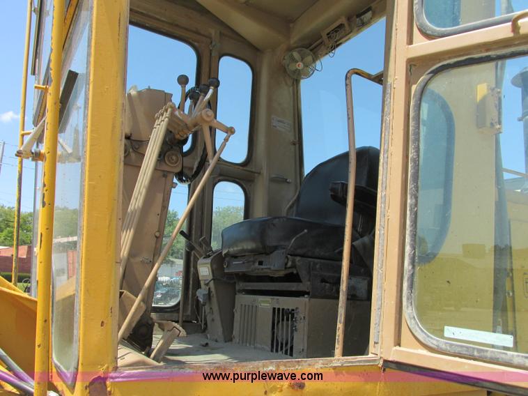 image for item R9422 1979 Caterpillar 140G motor grader