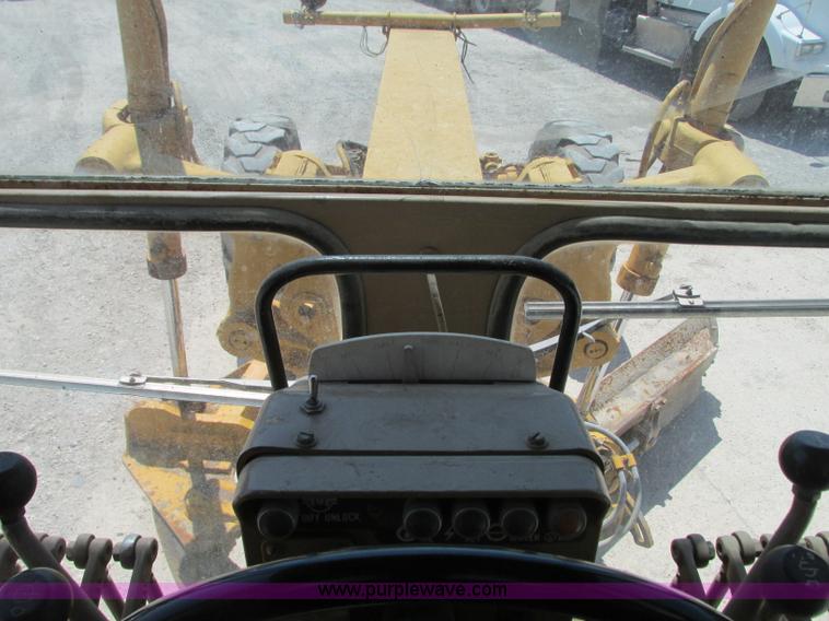 image for item R9422 1979 Caterpillar 140G motor grader
