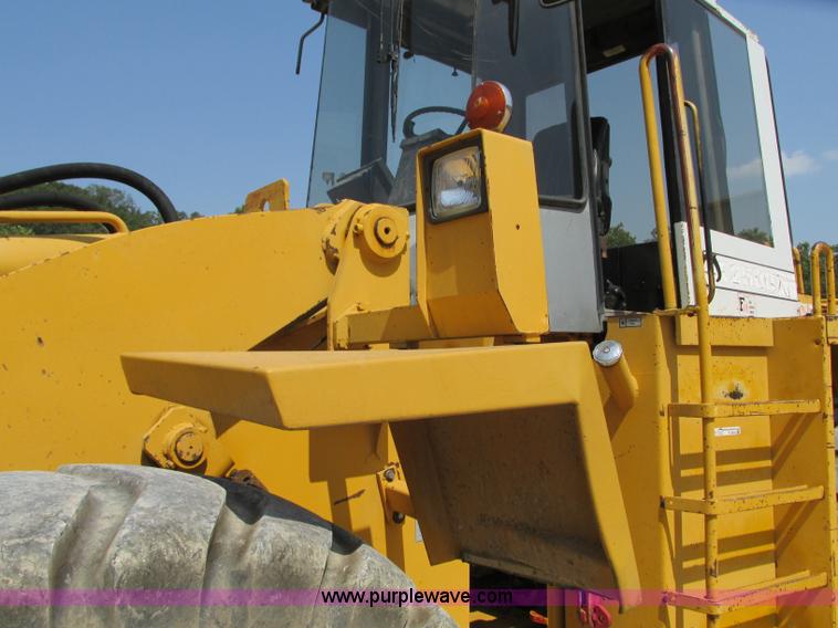 image for item R9456 1991 Trojan L2500 wheel loader