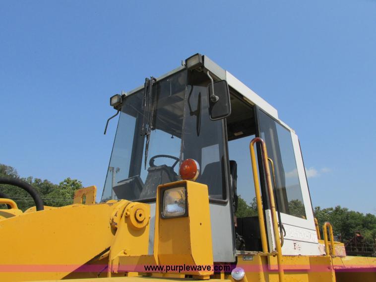 image for item R9456 1991 Trojan L2500 wheel loader