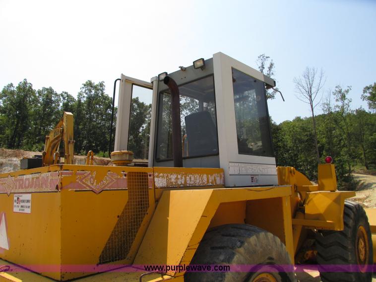 image for item R9456 1991 Trojan L2500 wheel loader