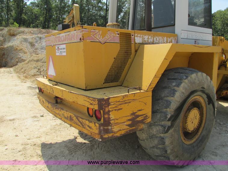 image for item R9456 1991 Trojan L2500 wheel loader
