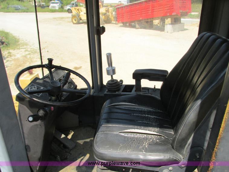 image for item R9456 1991 Trojan L2500 wheel loader