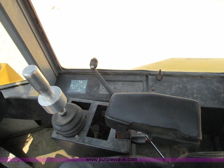 image for item R9456 1991 Trojan L2500 wheel loader