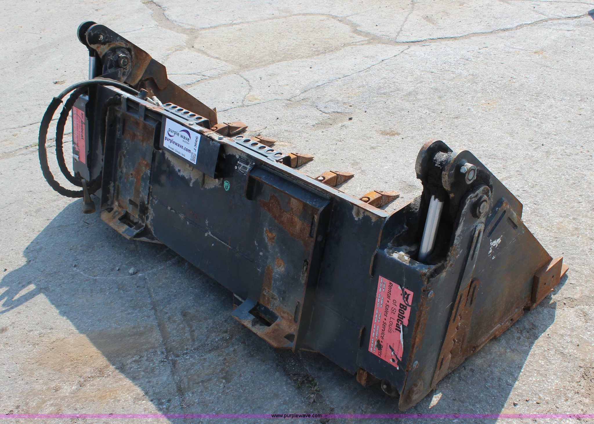 2011 Bobcat combination bucket in Topeka, KS Item J3666 sold Purple