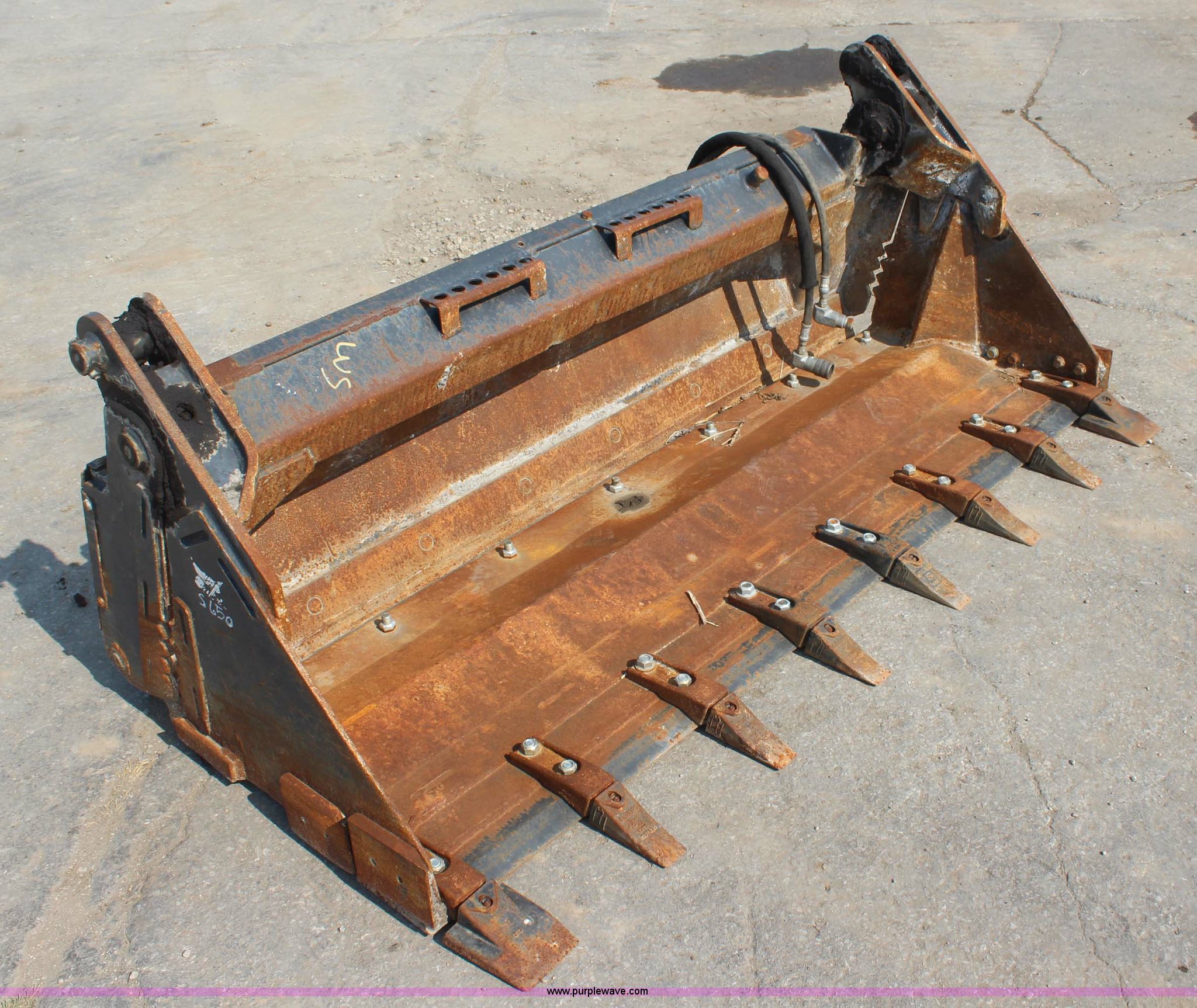 2011 Bobcat combination bucket in Topeka, KS Item J3668 sold Purple