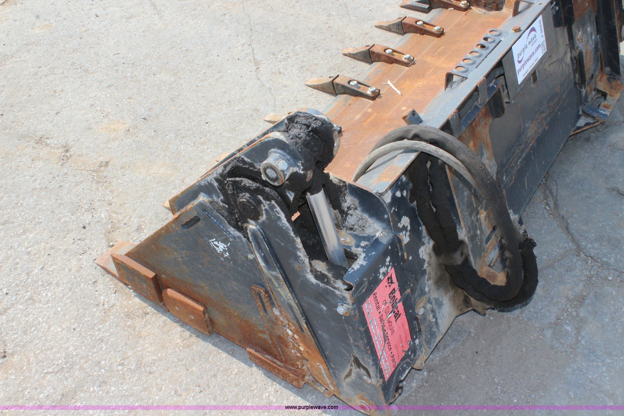 2011 Bobcat combination bucket in Topeka, KS Item J3668 sold Purple