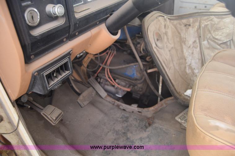 image for item E6389 1977 Ford Comet RV