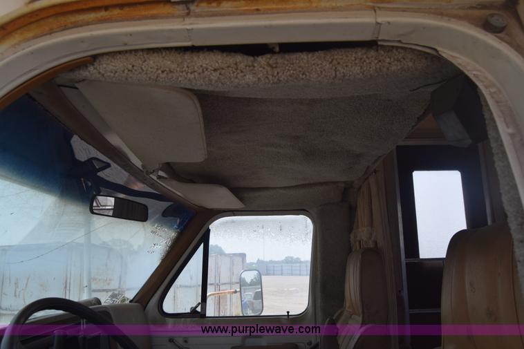 image for item E6389 1977 Ford Comet RV