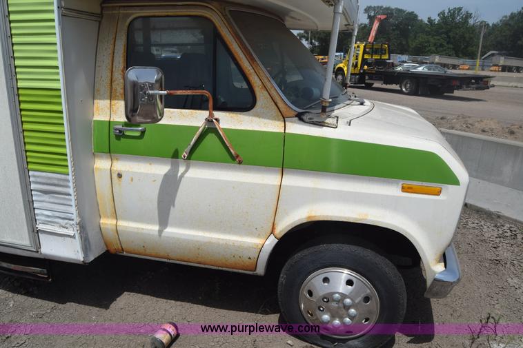 image for item E6389 1977 Ford Comet RV