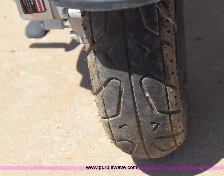 image for item J7893 2011 Shen scooter