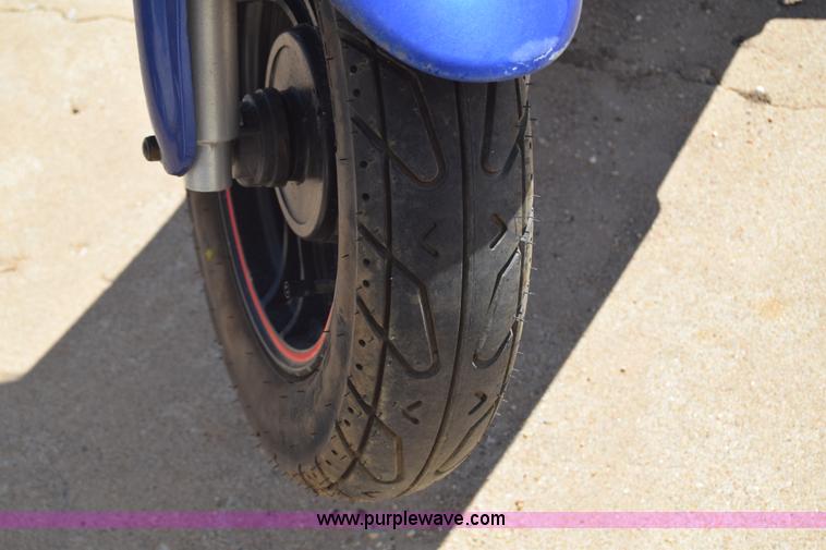 image for item J7893 2011 Shen scooter