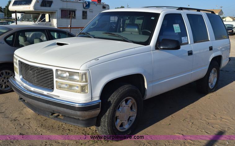 image for item L5852 1997 GMC Yukon SLE SUV