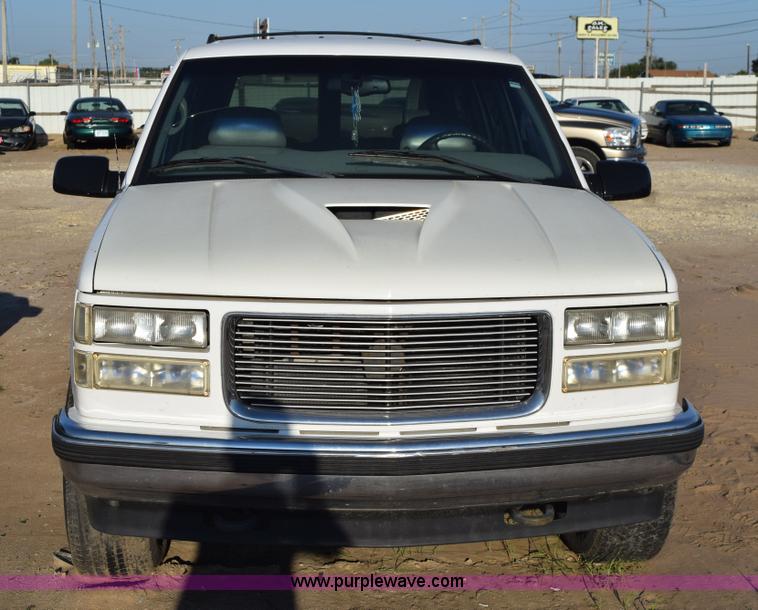 image for item L5852 1997 GMC Yukon SLE SUV