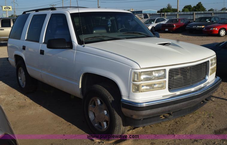 image for item L5852 1997 GMC Yukon SLE SUV