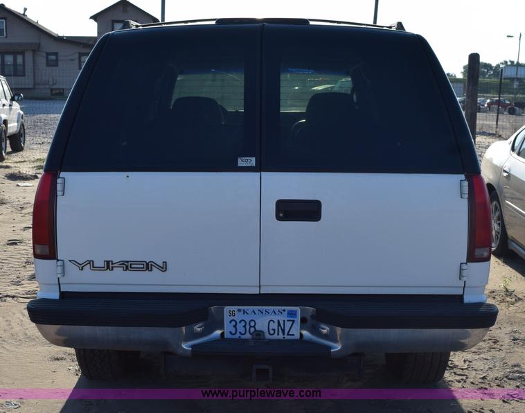 image for item L5852 1997 GMC Yukon SLE SUV