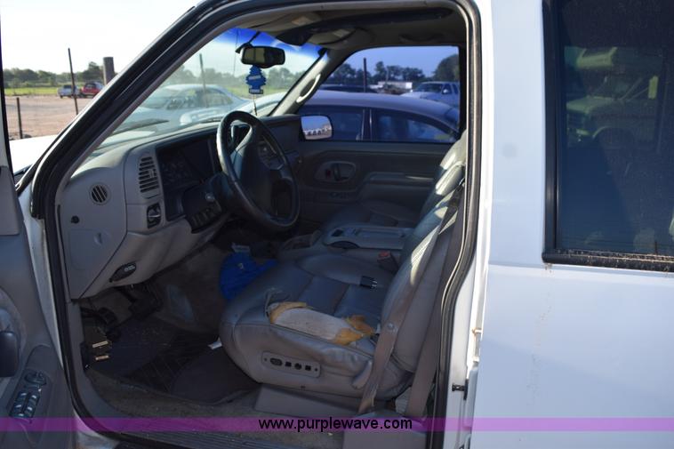 image for item L5852 1997 GMC Yukon SLE SUV