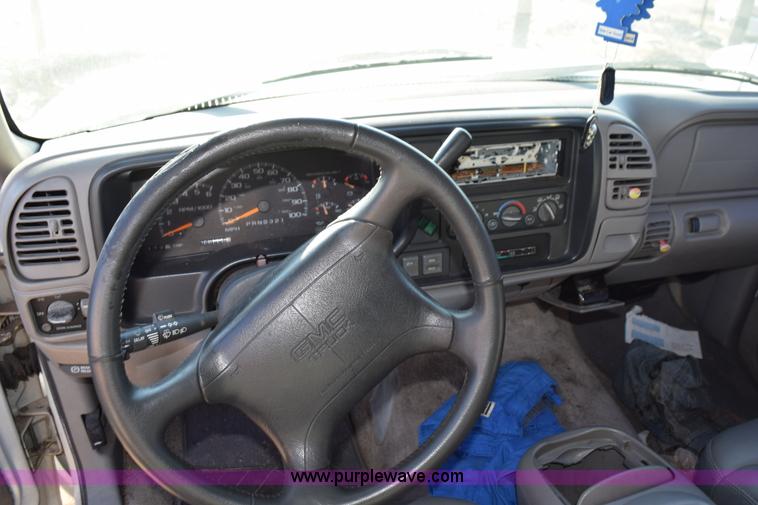 image for item L5852 1997 GMC Yukon SLE SUV