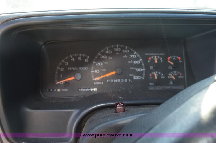 image for item L5852 1997 GMC Yukon SLE SUV