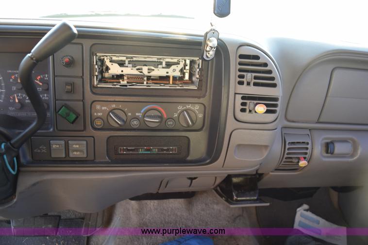 image for item L5852 1997 GMC Yukon SLE SUV