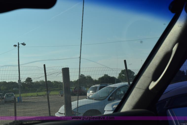 image for item L5852 1997 GMC Yukon SLE SUV