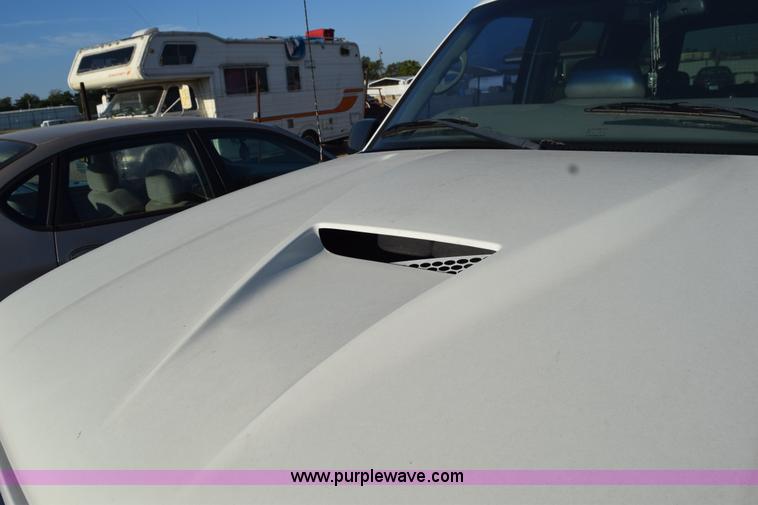 image for item L5852 1997 GMC Yukon SLE SUV