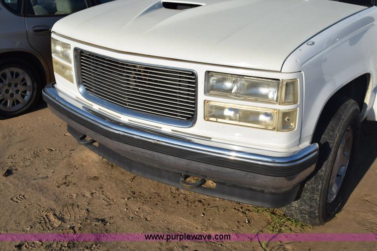 image for item L5852 1997 GMC Yukon SLE SUV