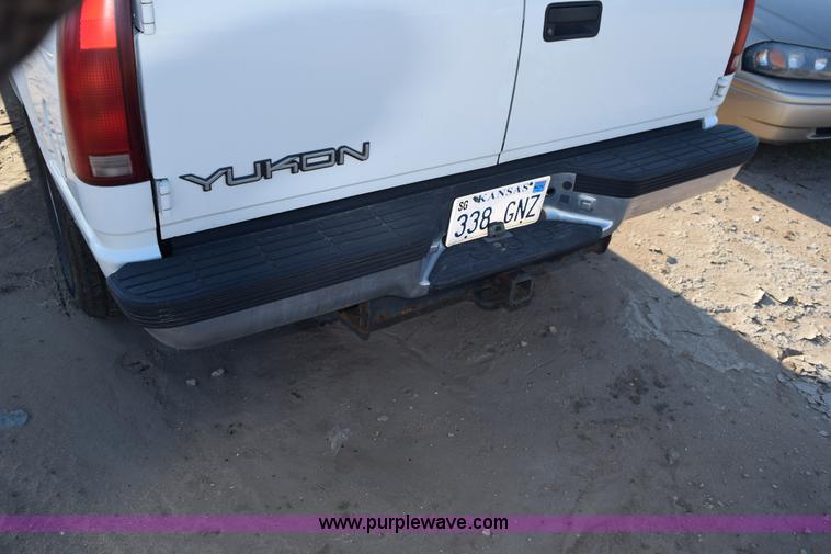 image for item L5852 1997 GMC Yukon SLE SUV