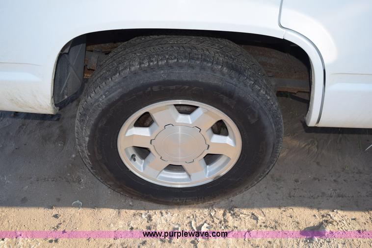 image for item L5852 1997 GMC Yukon SLE SUV