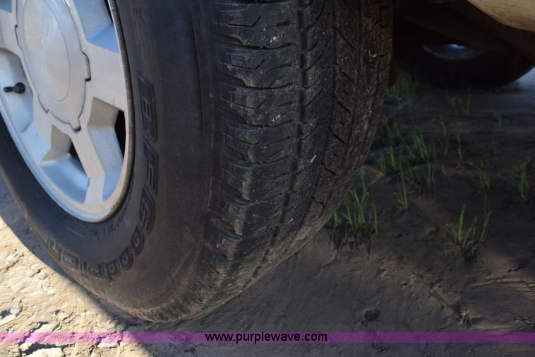 image for item L5852 1997 GMC Yukon SLE SUV