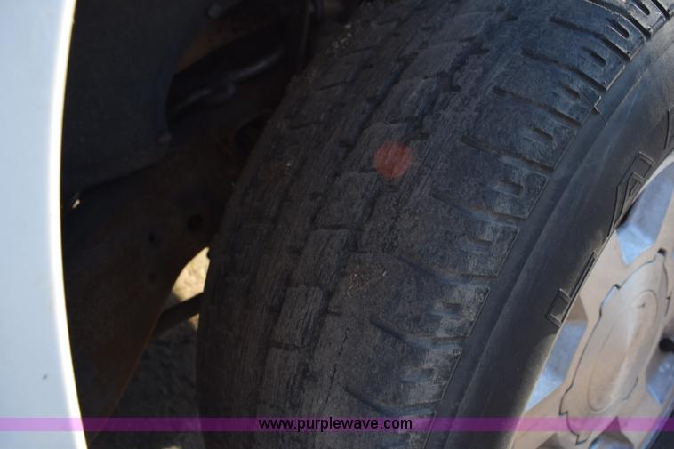 image for item L5852 1997 GMC Yukon SLE SUV