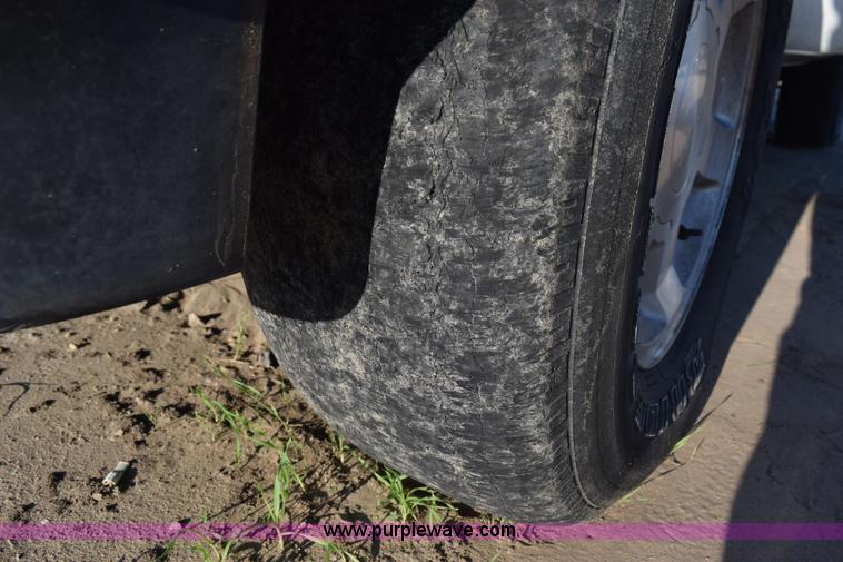 image for item L5852 1997 GMC Yukon SLE SUV