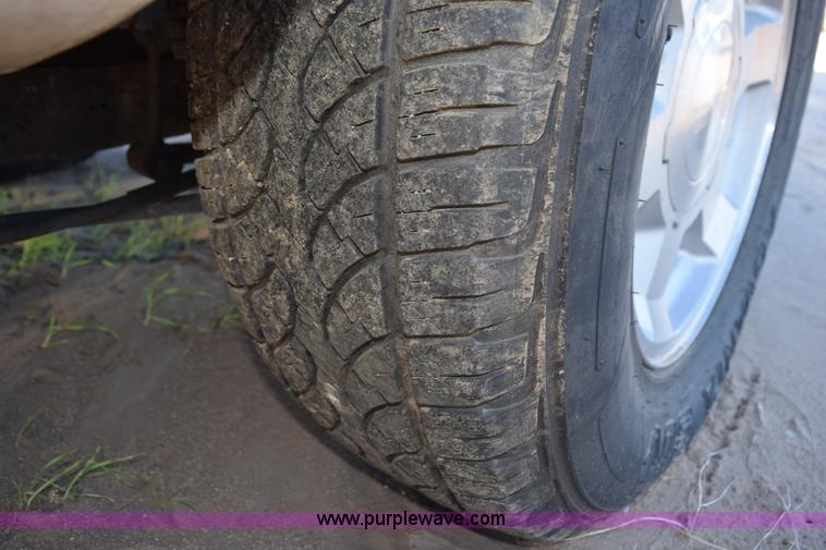 image for item L5852 1997 GMC Yukon SLE SUV