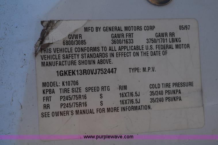 image for item L5852 1997 GMC Yukon SLE SUV