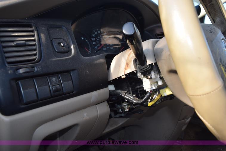 image for item L5853 2000 Mazda MPV