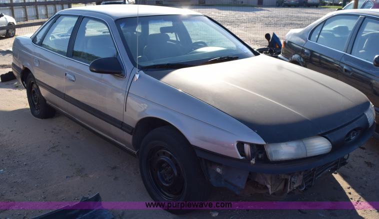 image for item L5855 1994 Ford Taurus GL