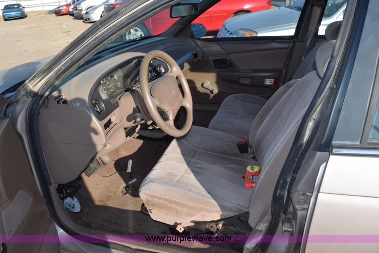 image for item L5855 1994 Ford Taurus GL