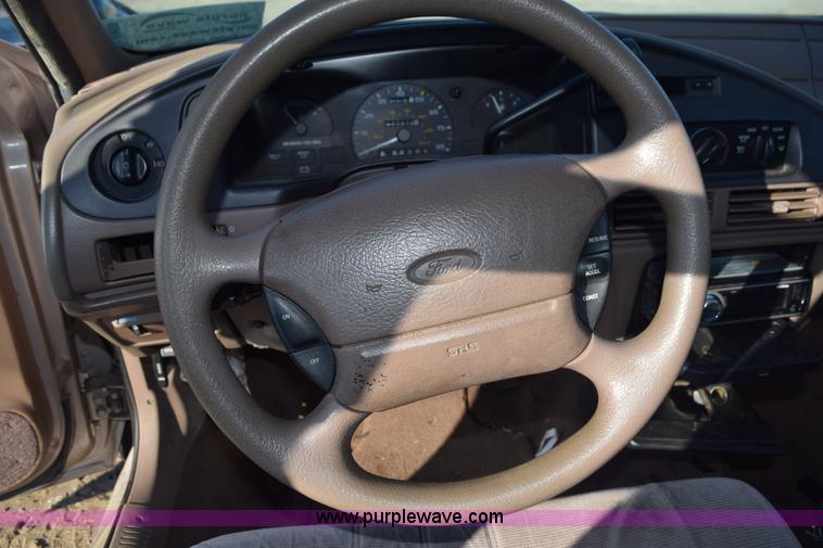 image for item L5855 1994 Ford Taurus GL