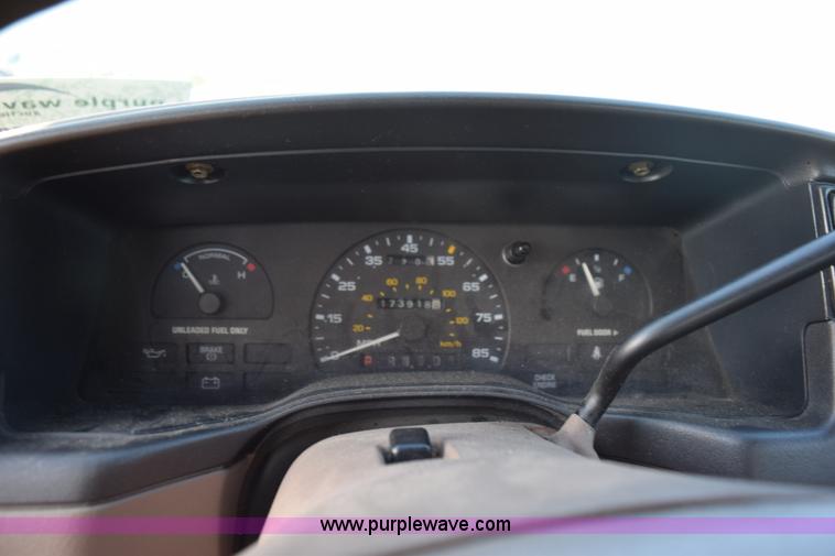 image for item L5855 1994 Ford Taurus GL