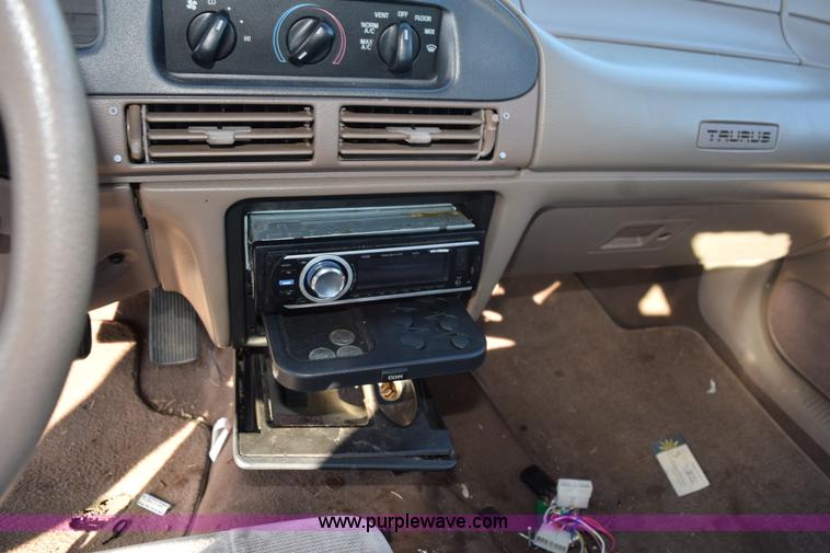 image for item L5855 1994 Ford Taurus GL