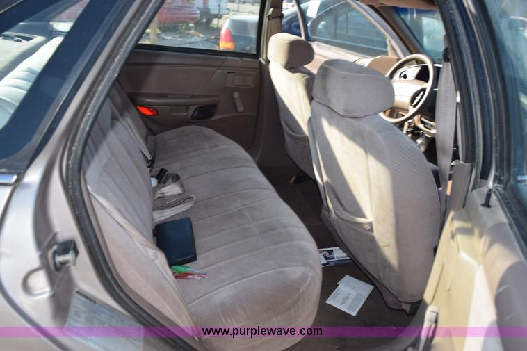 image for item L5855 1994 Ford Taurus GL