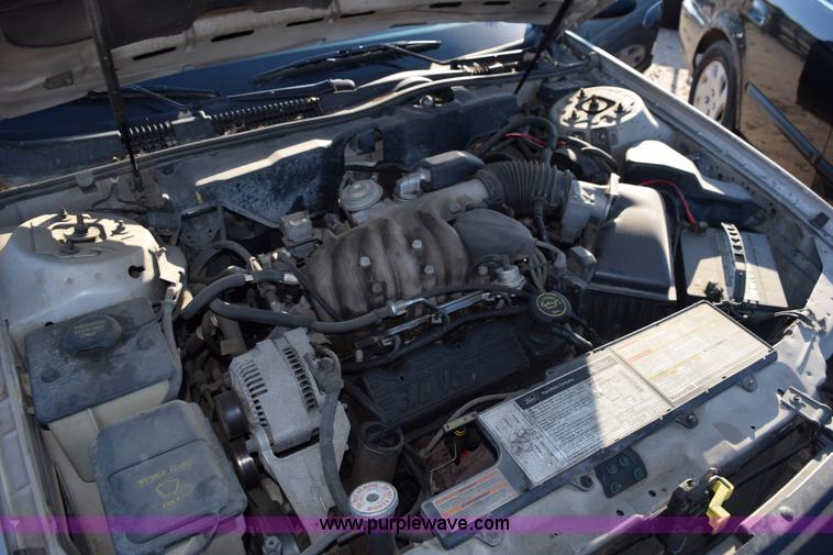 image for item L5855 1994 Ford Taurus GL