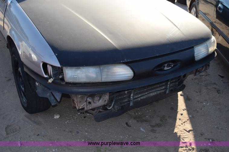 image for item L5855 1994 Ford Taurus GL