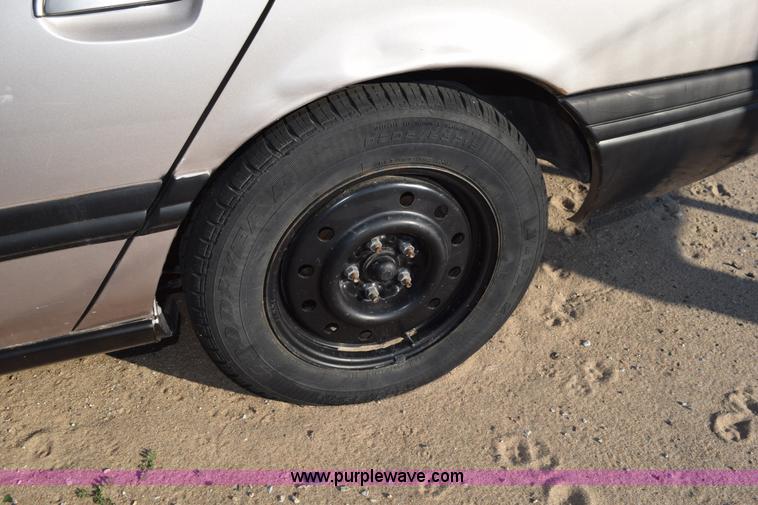 image for item L5855 1994 Ford Taurus GL