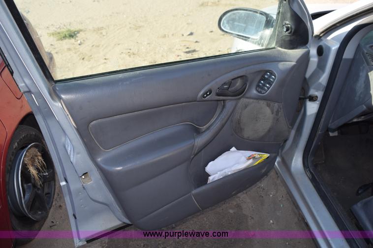 image for item L5856 2004 Ford Focus ZTS