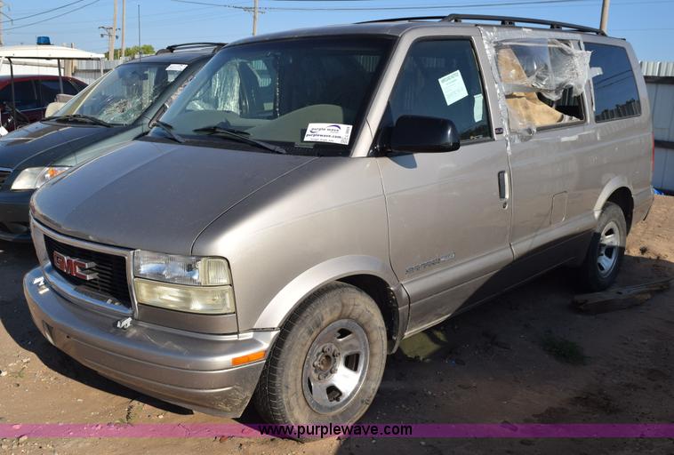 image for item L5859 2002 GMC Safari van