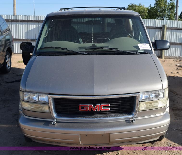 image for item L5859 2002 GMC Safari van