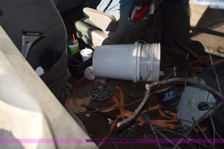 image for item L5859 2002 GMC Safari van