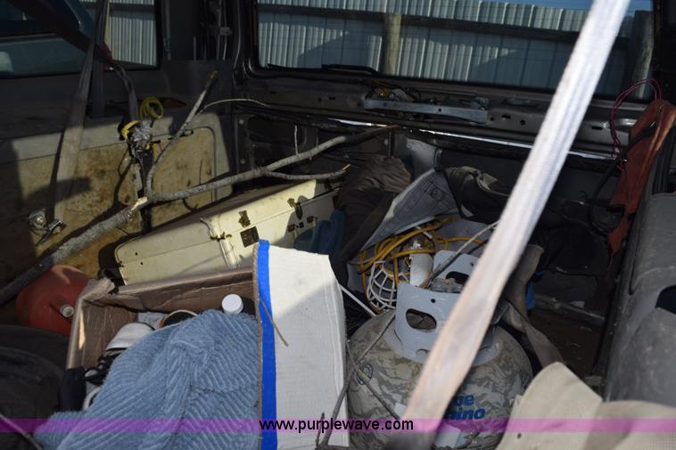 image for item L5859 2002 GMC Safari van